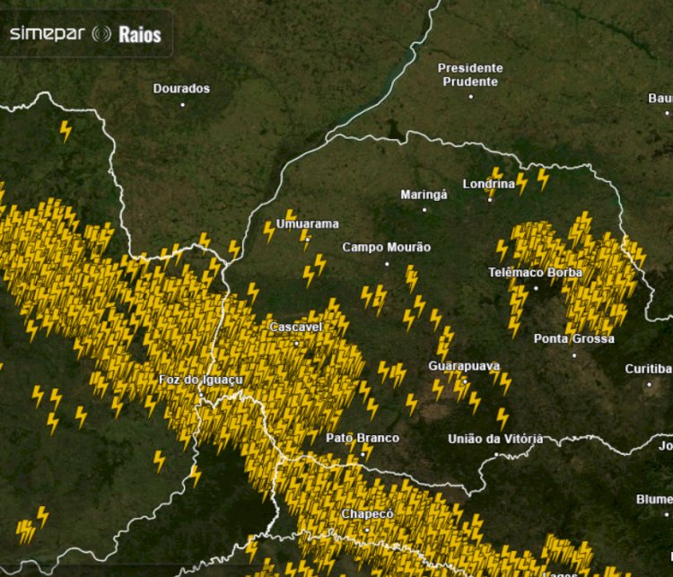 Frente Fria chega com muito  vento  e raios