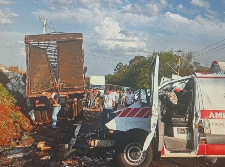 Grave acidente na PR-082 deixa duas vítimas fatais e uma criança em estado gravíssimo