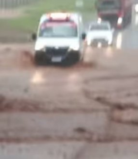 O tempo segue instável no Paraná . Pancadas de chuva agora a pouco em Lindo este
