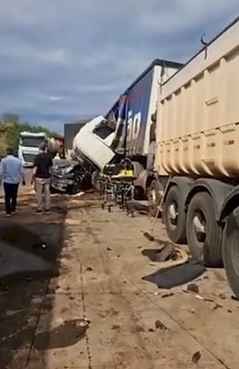 ACIDENTE ENVOLVENDO SETE VEÍCULOS DEIXA UM MORTO E CINCO FERIDOS NA BR-163