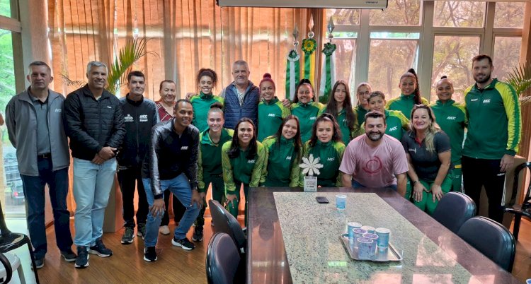 Atletas rondonenses são recebidos na prefeitura em reconhecimento às conquistas esportivas