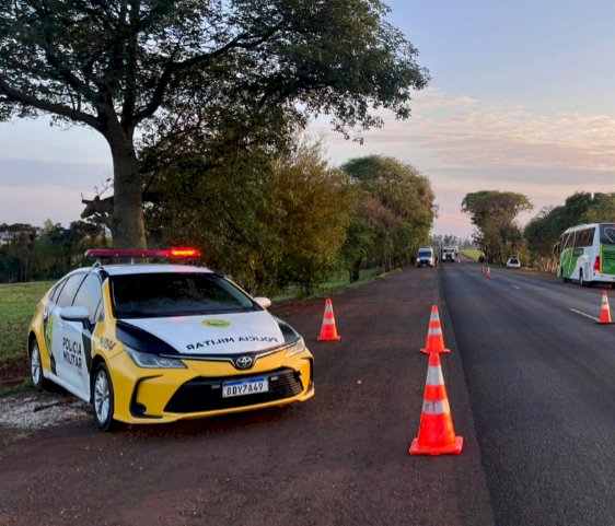 Polícia Rodoviária Estadual Aborda Ônibus transportando crianças com condutor com CNH Suspensa.
