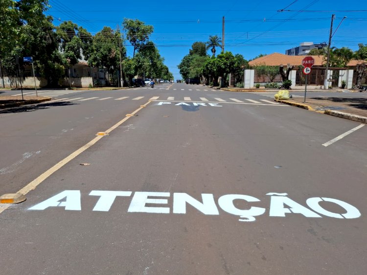 Prefeitura reforça sinalização no cruzamento das ruas Mem de Sá com a Paraná