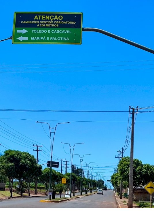 Prefeitura de Nova Santa Rosa, reforça sinalização para caminhoneiros utilizarem o Anel Viário