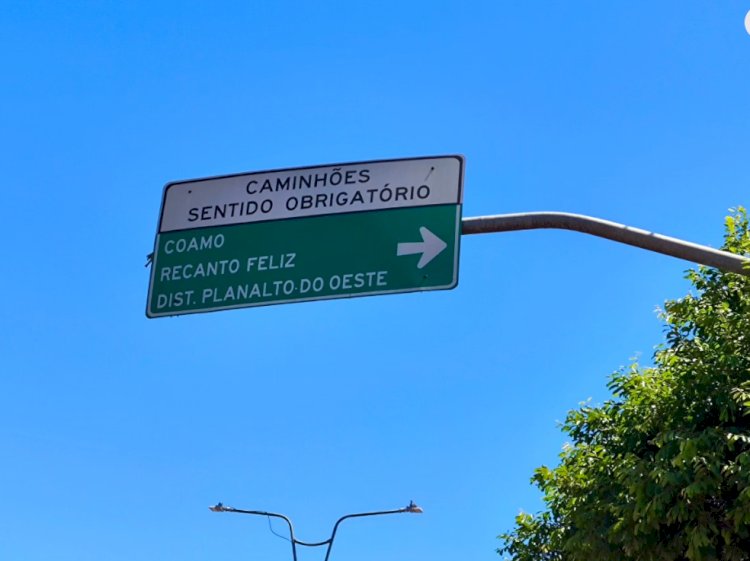 Prefeitura de Nova Santa Rosa, reforça sinalização para caminhoneiros utilizarem o Anel Viário