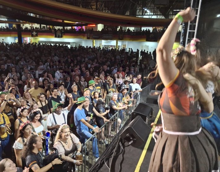 Lariane Fiorini é campeã do Chope em Metro Feminino da Oktoberfest 2025 de Marechal Cândido Rondon.