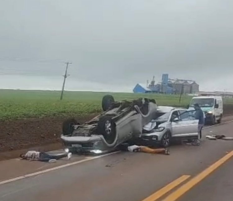 Traficantes que capotaram carro  ao  fugir da polícia, foram levados ao hospital Bom Jesus em Toledo