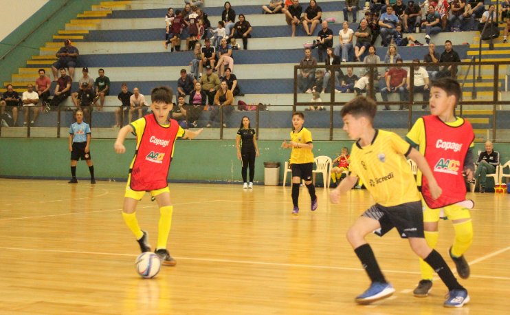 Copa Karl Schmit 2025 entra na reta final com grandes decisões no Ginásio Ney Braga