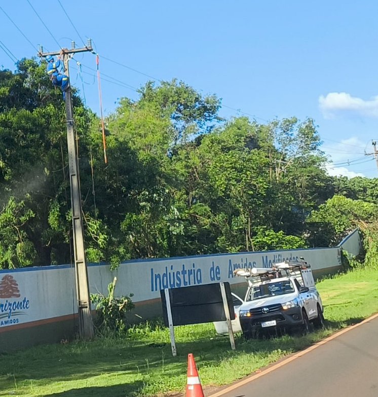 Rompimento de cabos de alta tensão deixa dezenas de residências sem energia em Novo Três Passos