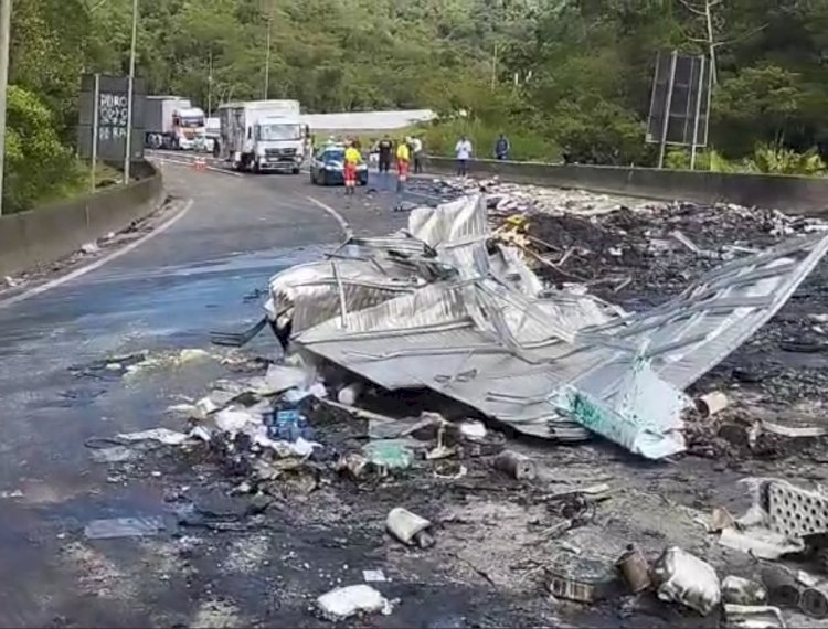 PRF atualiza informações sobre grave acidente na BR-376 em Guaratuba