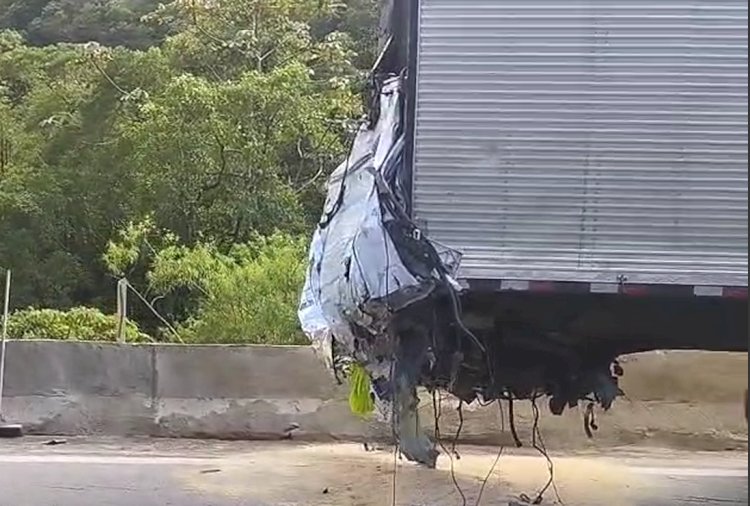 PRF atualiza informações sobre grave acidente na BR-376 em Guaratuba