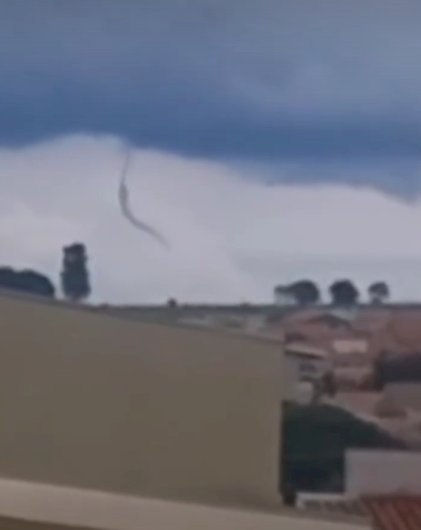 ATENÇÃO: Formação tornádica é registrada em Francisco Alves nesta quinta-feira (13)