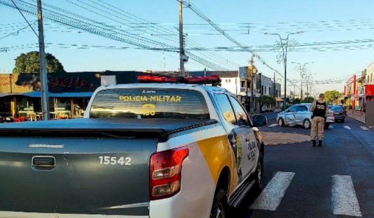 Motociclista fica ferido após colisão entre carro e moto em rotatória no centro de Nova Santa Rosa