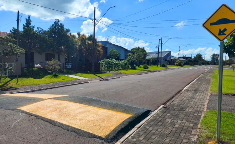 Prefeitura de Nova Santa Rosa inicia implantação de redutores de velocidade  na sede municipal