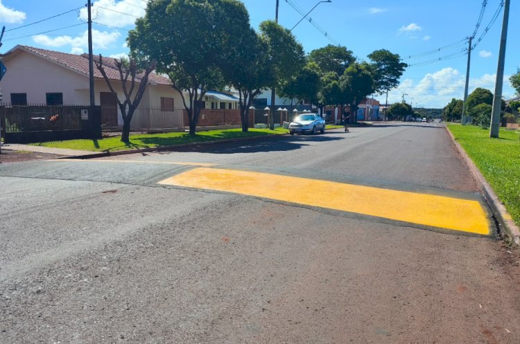 Prefeitura de Nova Santa Rosa inicia implantação de redutores de velocidade  na sede municipal