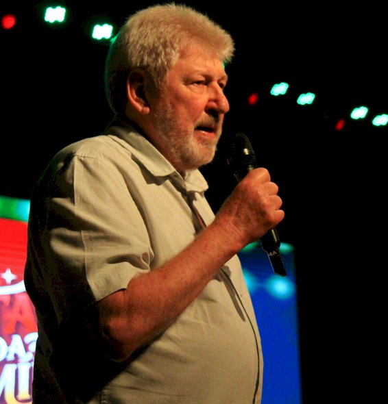 Espetáculo de Ginástica Rítmica lota Teatro Municipal e marca abertura do “Natal em Família” em Nova Santa Rosa