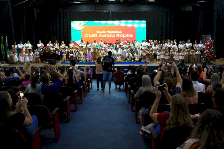 CMEI Asilda Röpke encanta o público com o musical “Natal Brasileiro” no Teatro Municipal
