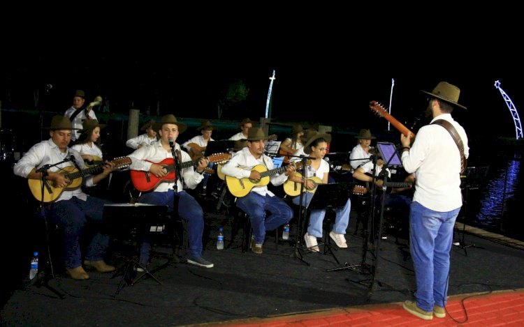 Noite de Luz transforma Lago Municipal em cenário mágico e emociona público em Nova Santa Rosa