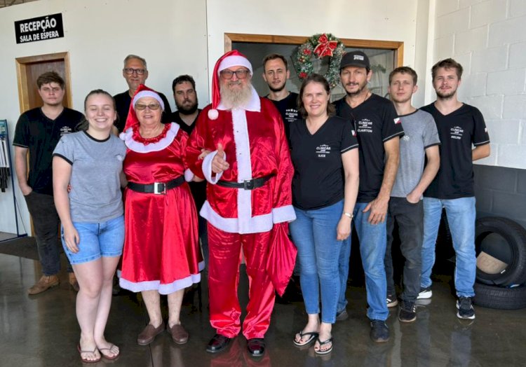 Papai Noel visita o comércio de Nova Santa Rosa e leva o espírito natalino às empresas
