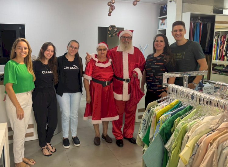 Papai Noel visita o comércio de Nova Santa Rosa e leva o espírito natalino às empresas