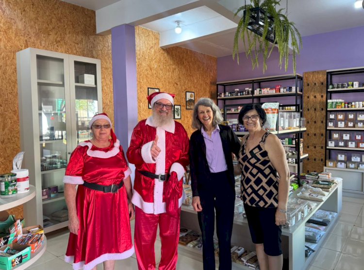 Papai Noel visita o comércio de Nova Santa Rosa e leva o espírito natalino às empresas