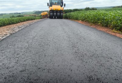 Concluída a primeira etapa da pavimentação asfáltica na Linha Bandeirantes